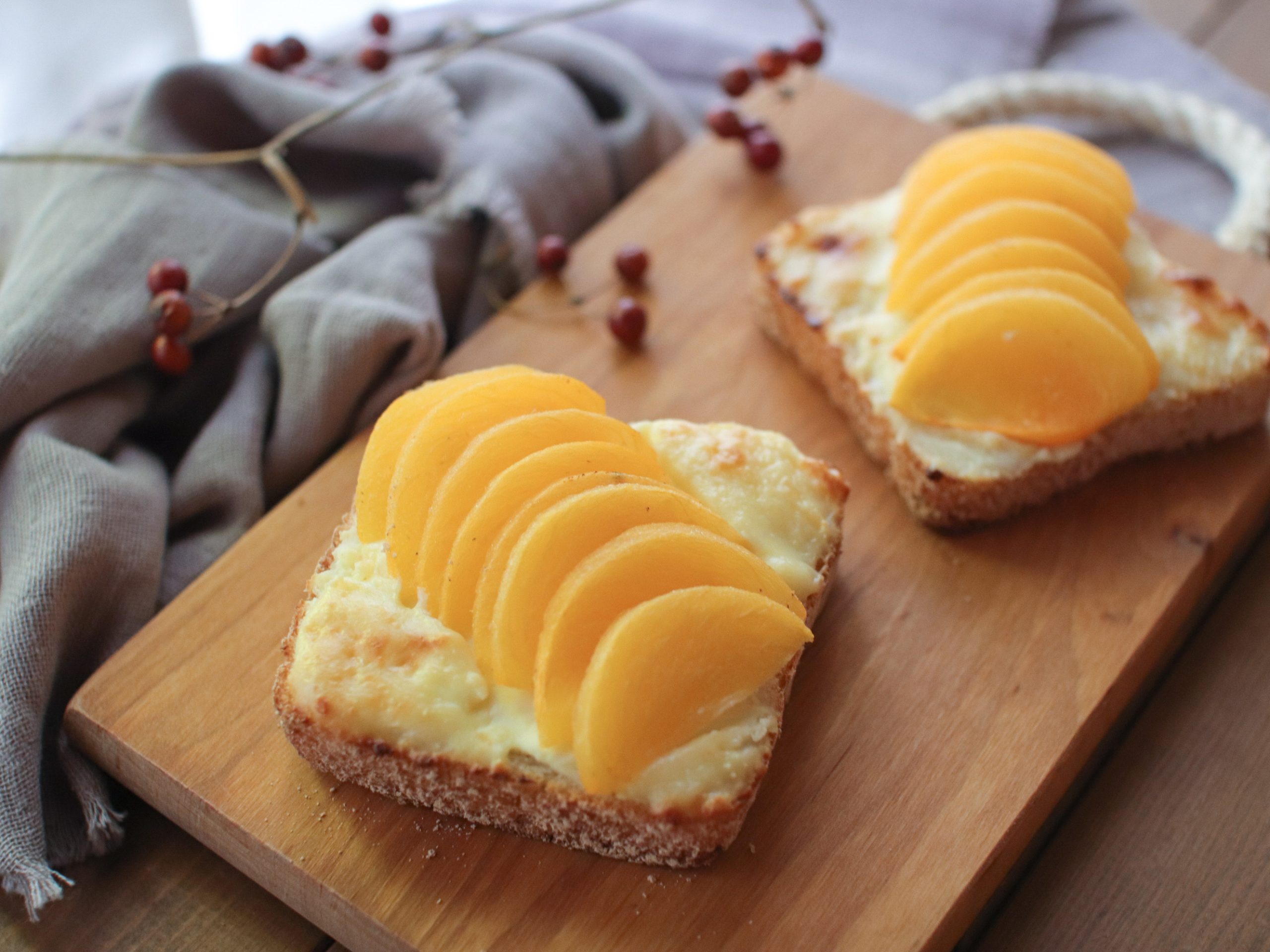 朝食やおやつに<br>『柿とクリームチーズのトースト』